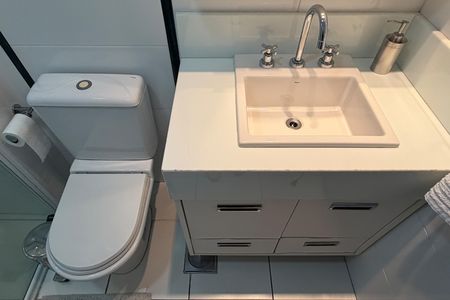 Banheiro da Suíte 3 de apartamento para alugar com 3 quartos, 148m² em Gonzaga, Santos