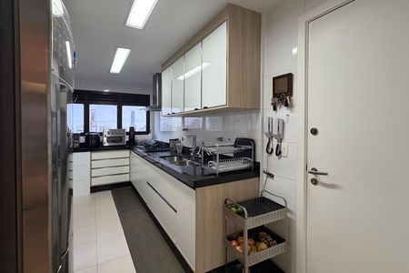 Cozinha de apartamento para alugar com 3 quartos, 148m² em Gonzaga, Santos