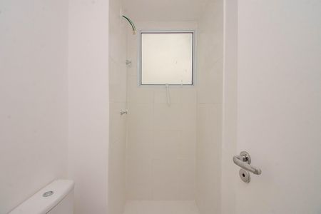 Banheiro de apartamento para alugar com 2 quartos, 42m² em Rubem Berta, Porto Alegre