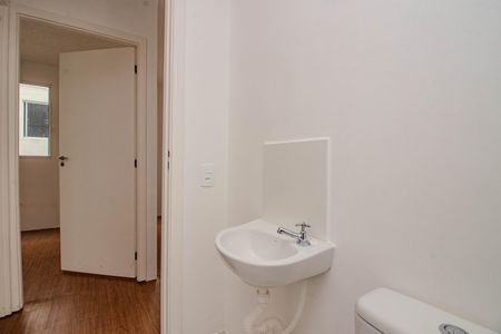 Banheiro de apartamento para alugar com 2 quartos, 42m² em Rubem Berta, Porto Alegre