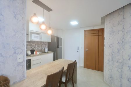 Cozinha de apartamento para alugar com 2 quartos, 47m² em Jardim Virginia, Guarujá
