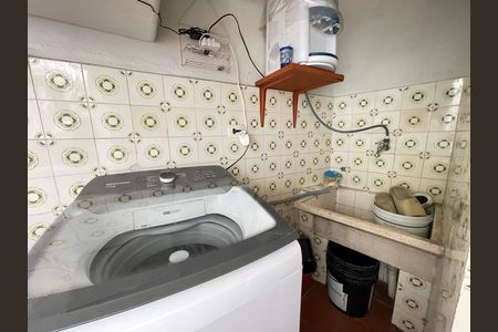Área de Serviço de casa para alugar com 2 quartos, 176m² em Vila Universitaria, São Paulo