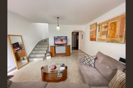 Casa para alugar com 176m², 2 quartos e 1 vaga Casa para alugar com 176m², 2 quartos e 1 vagaSala