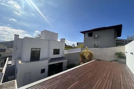 Casa para alugar com 360m², 3 quartos e 3 vagas