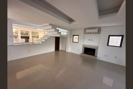 Casa para alugar com 360m², 3 quartos e 3 vagas