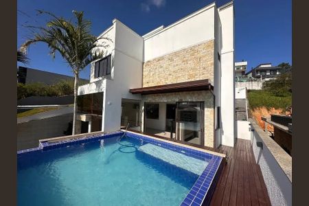 Casa para alugar com 360m², 3 quartos e 3 vagas