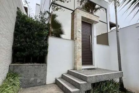 Casa para alugar com 360m², 3 quartos e 3 vagas