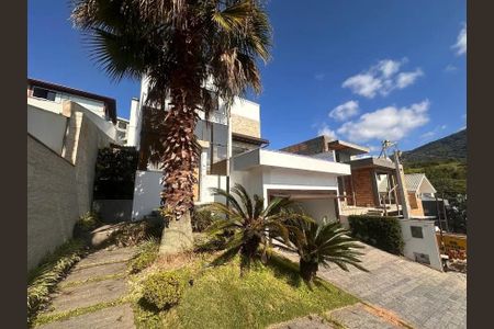Casa para alugar com 360m², 3 quartos e 3 vagas