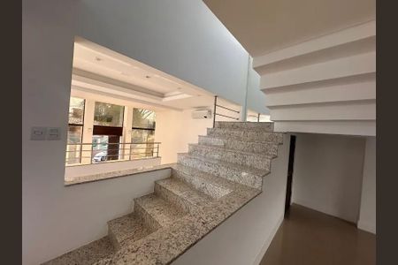 Casa para alugar com 360m², 3 quartos e 3 vagas