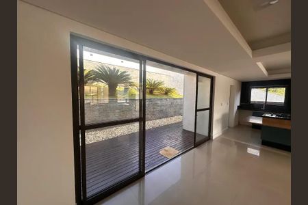 Casa para alugar com 360m², 3 quartos e 3 vagas