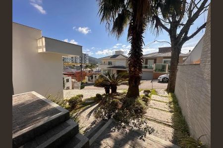 Casa para alugar com 360m², 3 quartos e 3 vagas