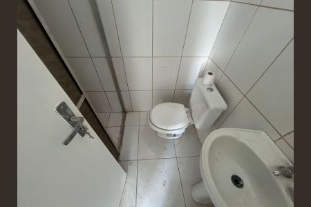 Casa de condomínio à venda com 45m², 2 quartos e 1 vaga Casa de condomínio à venda com 45m², 2 quartos e 1 vagaBanheiro