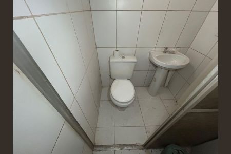 Casa de condomínio à venda com 45m², 2 quartos e 1 vaga Casa de condomínio à venda com 45m², 2 quartos e 1 vagaBanheiro