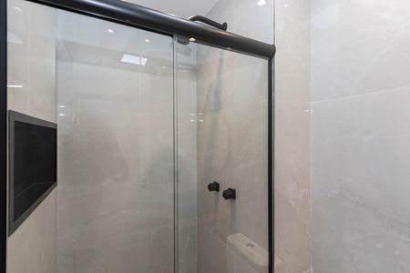 Banheiro de apartamento para alugar com 2 quartos, 40m² em Parque Maria Helena, São Paulo