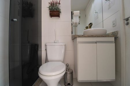 Apartamento à venda com 154m², 3 quartos e 1 vagaBanheiro canadense da suíte 2 
