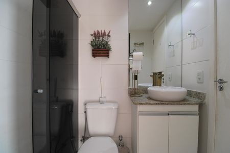 Apartamento à venda com 154m², 3 quartos e 1 vagaBanheiro canadense da suíte 2 