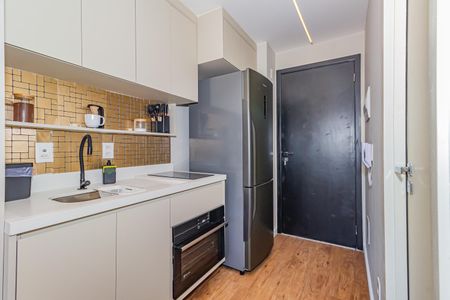 Cozinha de kitnet/studio à venda com 1 quarto, 24m² em Vila Cordeiro, São Paulo
