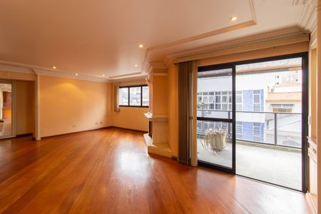 Apartamento para alugar com 210m², 3 quartos e 3 vagas Apartamento para alugar com 210m², 3 quartos e 3 vagasSala