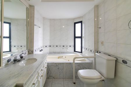 Apartamento para alugar com 210m², 3 quartos e 3 vagas Apartamento para alugar com 210m², 3 quartos e 3 vagasSuíte 1