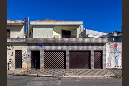 Fachada de casa à venda com 3 quartos, 300m² em Cidade São Jorge, Santo André