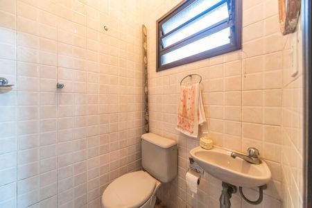 Casa à venda com 300m², 3 quartos e 2 vagas Casa à venda com 300m², 3 quartos e 2 vagasBanheiro de serviço