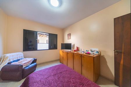 Casa à venda com 300m², 3 quartos e 2 vagas Casa à venda com 300m², 3 quartos e 2 vagasQuarto 1