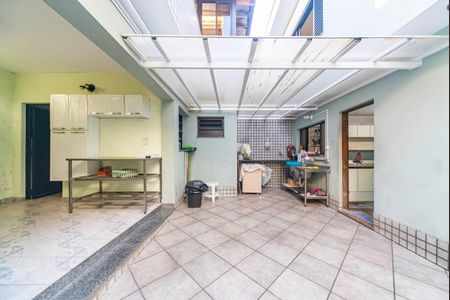 Casa à venda com 300m², 3 quartos e 2 vagas Casa à venda com 300m², 3 quartos e 2 vagasQuintal Fundos