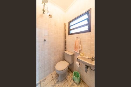 Casa à venda com 300m², 3 quartos e 2 vagas Casa à venda com 300m², 3 quartos e 2 vagasBanheiro de serviço