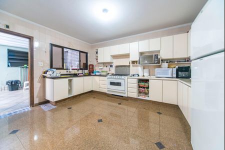 Casa à venda com 300m², 3 quartos e 2 vagas Casa à venda com 300m², 3 quartos e 2 vagasCopa e Cozinha