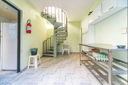 Casa à venda com 300m², 3 quartos e 2 vagas Casa à venda com 300m², 3 quartos e 2 vagasQuintal Fundos