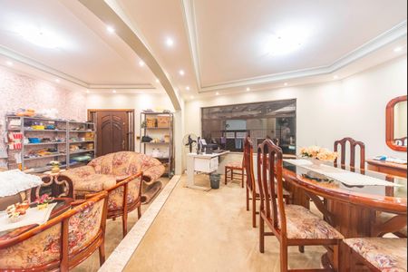 Casa à venda com 300m², 3 quartos e 2 vagas Casa à venda com 300m², 3 quartos e 2 vagasSala