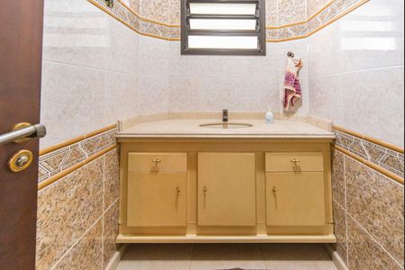 Casa à venda com 300m², 3 quartos e 2 vagas Casa à venda com 300m², 3 quartos e 2 vagasLavabo