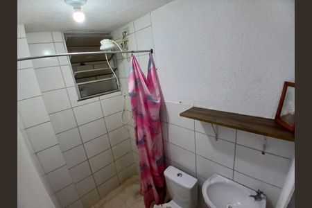 Banheiro de apartamento para alugar com 2 quartos, 47m² em Marapicu, Nova Iguaçu