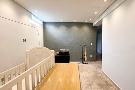 Casa à venda com 326m², 3 quartos e 4 vagas Casa à venda com 326m², 3 quartos e 4 vagasSala - Casa 2