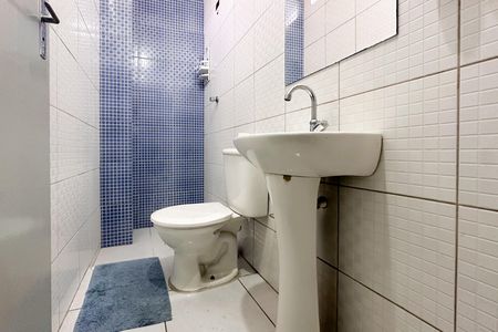 Casa à venda com 326m², 3 quartos e 4 vagas Casa à venda com 326m², 3 quartos e 4 vagasBanheiro Social - Casa 1