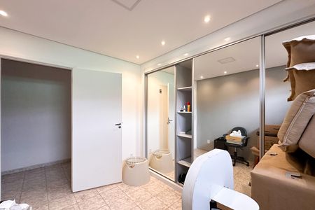 Casa à venda com 326m², 3 quartos e 4 vagas Casa à venda com 326m², 3 quartos e 4 vagasQuarto 1 - Casa 2