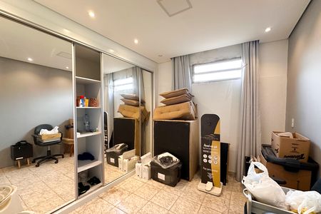 Casa à venda com 326m², 3 quartos e 4 vagas Casa à venda com 326m², 3 quartos e 4 vagasQuarto 1 - Casa 2