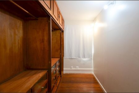 Apartamento para alugar com 119m², 4 quartos e 2 vagas Apartamento para alugar com 119m², 4 quartos e 2 vagasCloset Suíte