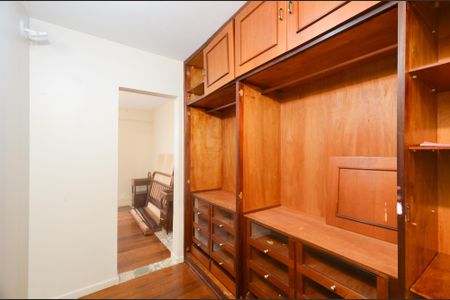 Apartamento para alugar com 119m², 4 quartos e 2 vagas Apartamento para alugar com 119m², 4 quartos e 2 vagasCloset Suíte
