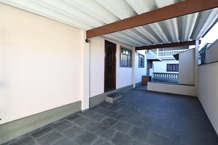 Casa à venda com 156m², 2 quartos e 3 vagas Casa à venda com 156m², 2 quartos e 3 vagasGaragem
