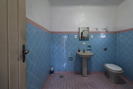 Casa à venda com 156m², 2 quartos e 3 vagas Casa à venda com 156m², 2 quartos e 3 vagasBanheiro