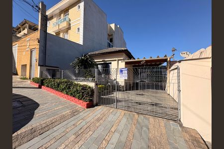 Casa à venda com 156m², 2 quartos e 3 vagas Casa à venda com 156m², 2 quartos e 3 vagasFachada
