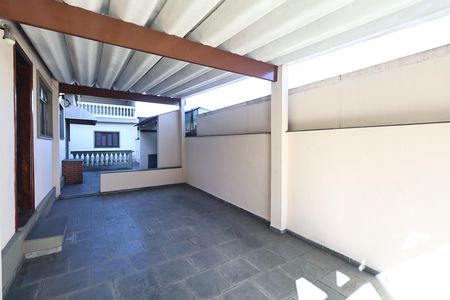 Casa à venda com 156m², 2 quartos e 3 vagas Casa à venda com 156m², 2 quartos e 3 vagasGaragem