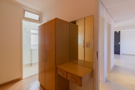Apartamento para alugar com 100m², 2 quartos e 1 vaga Apartamento para alugar com 100m², 2 quartos e 1 vagaCloset