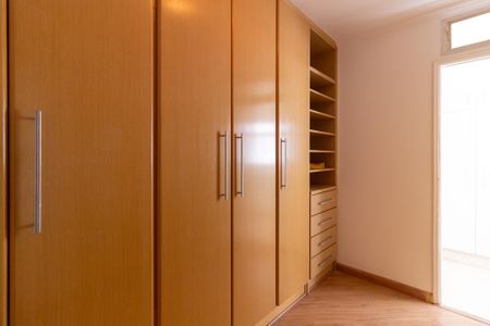 Apartamento para alugar com 100m², 2 quartos e 1 vaga Apartamento para alugar com 100m², 2 quartos e 1 vagaCloset