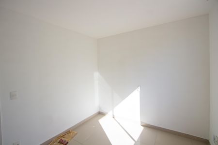 Quarto 2 de apartamento para alugar com 2 quartos, 46m² em Nova Cidade, São Gonçalo