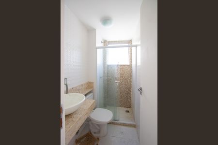 Banheiro de apartamento para alugar com 2 quartos, 46m² em Nova Cidade, São Gonçalo