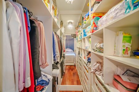 Apartamento à venda com 73m², 3 quartos e 2 vagas Apartamento à venda com 73m², 3 quartos e 2 vagasCloset