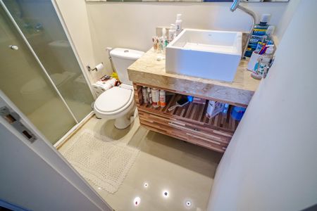 Apartamento à venda com 73m², 3 quartos e 2 vagas Apartamento à venda com 73m², 3 quartos e 2 vagasBanheiro da Suíte
