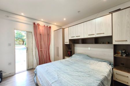 Casa à venda com 240m², 3 quartos e 5 vagas Casa à venda com 240m², 3 quartos e 5 vagasQuarto Suíte